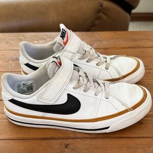 Nike Black & White Girls Sneakers - Size 2Y